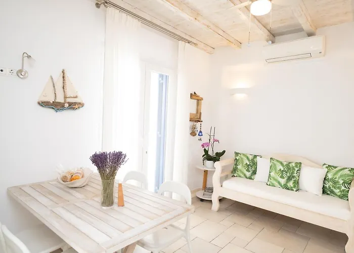 Blue, White And Grey Couette-café Ornos (Mykonos)