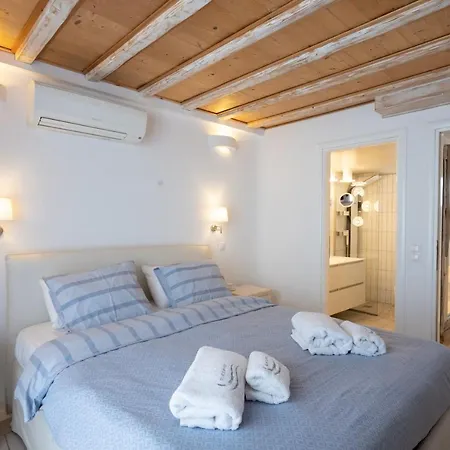 Bed & Breakfast Blue, White And Grey 4*