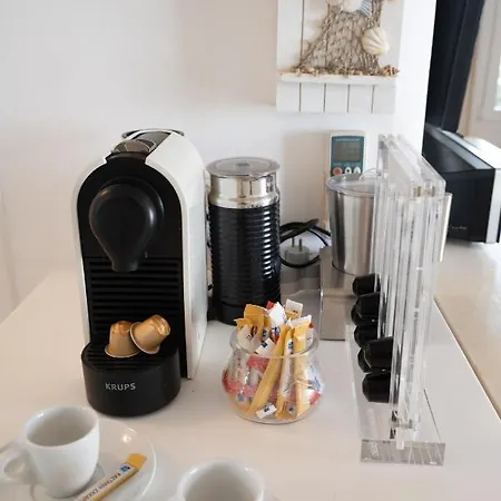 Alojamento de Acomodação e Pequeno-almoço Blue, White And Grey 4*