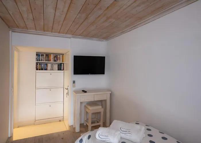 Bed & Breakfast Blue, White And Grey 4*