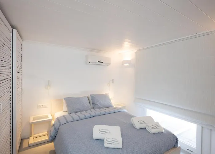 Blue, White And Grey 奥诺斯