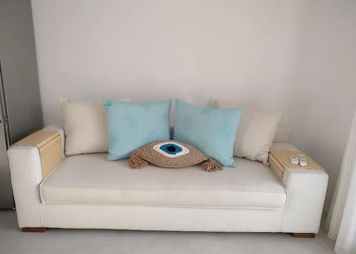 Blue, White And Grey Couette-café Ornos (Mykonos)