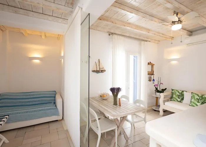 Nocleg ze śniadaniem Blue, White And Grey 4*