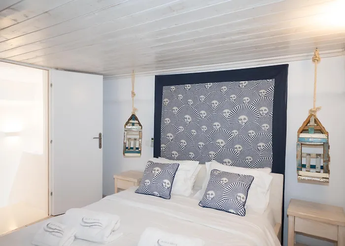 Nocleg ze śniadaniem Blue, White And Grey 4*