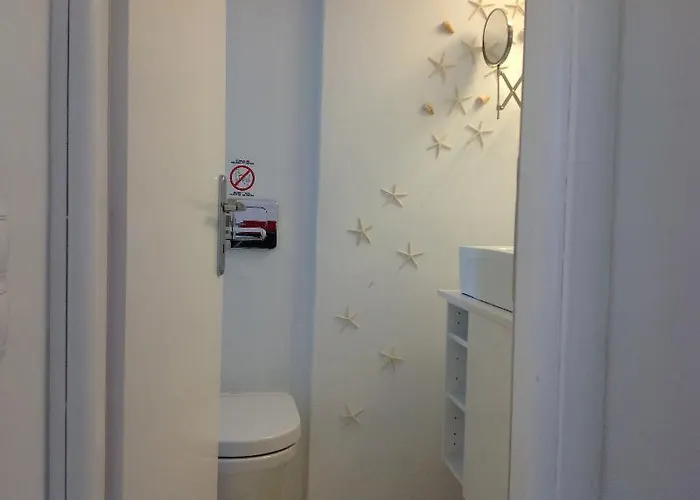 Nocleg ze śniadaniem Blue, White And Grey 4*